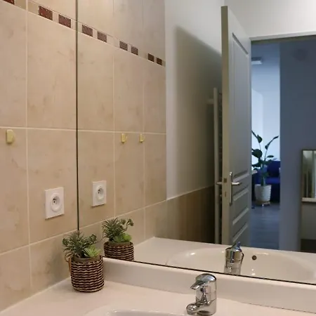 Centre La Terrasse Des Capucines Avec Garage Privee * Uzès